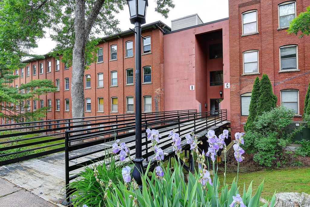 222 Williams Street East APT 223, Glastonbury, CT 06033