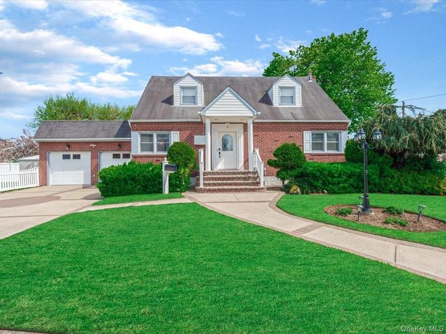 2 Tottenham Place 1FL, New Hyde Park, NY 11040