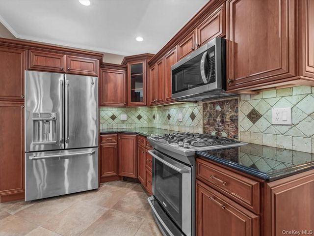 2 Tottenham Place 1FL, New Hyde Park, NY 11040