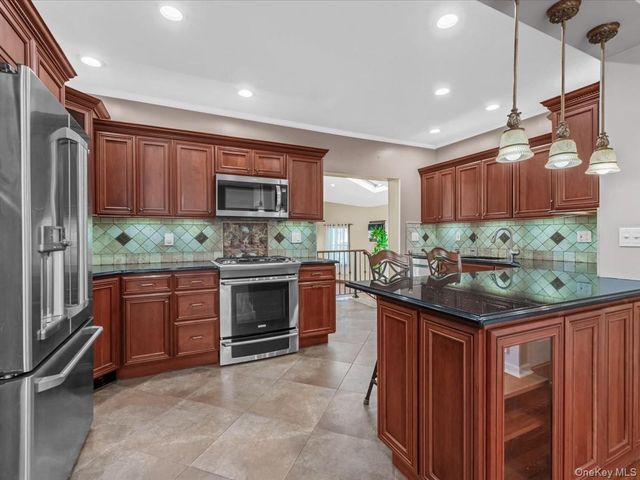 2 Tottenham Place 1FL, New Hyde Park, NY 11040