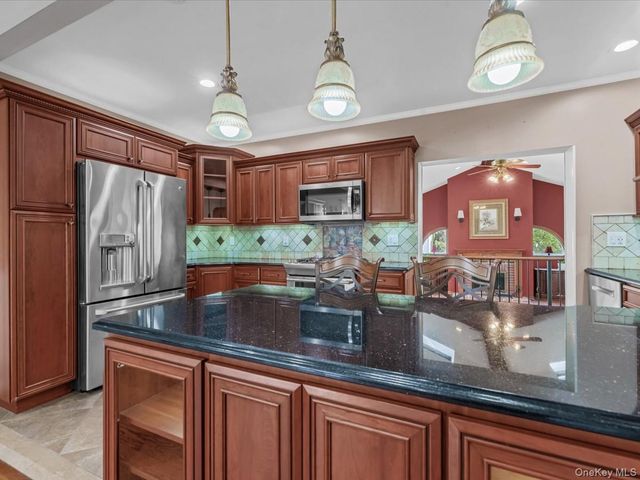 2 Tottenham Place 1FL, New Hyde Park, NY 11040
