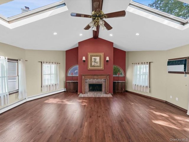 2 Tottenham Place 1FL, New Hyde Park, NY 11040