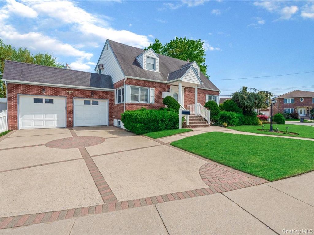 2 Tottenham Place 1FL, New Hyde Park, NY 11040