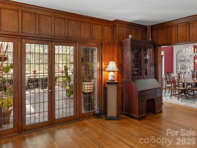 436 Vanderbilt Road, Biltmore Forest, NC 28803