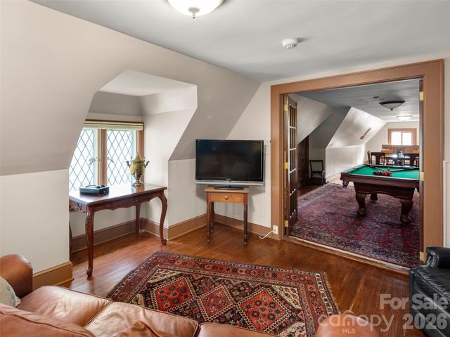 436 Vanderbilt Road, Biltmore Forest, NC 28803