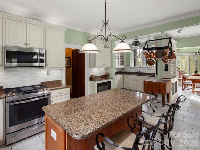 436 Vanderbilt Road, Biltmore Forest, NC 28803