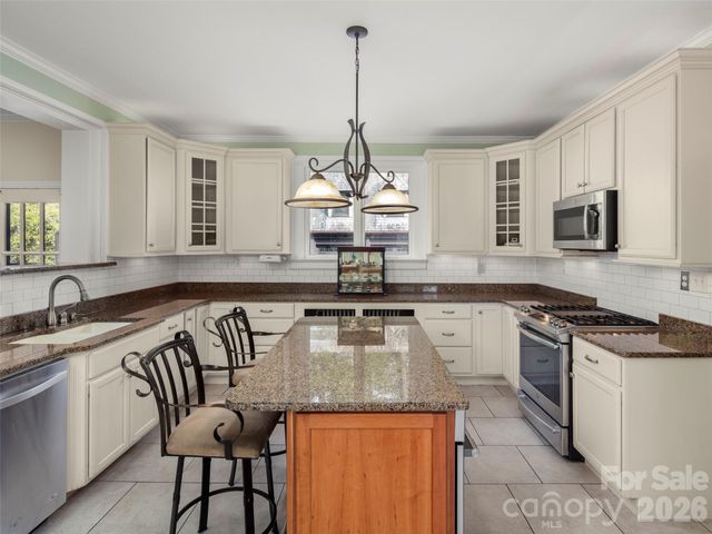436 Vanderbilt Road, Biltmore Forest, NC 28803