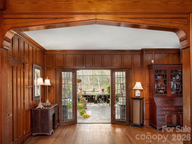436 Vanderbilt Road, Biltmore Forest, NC 28803