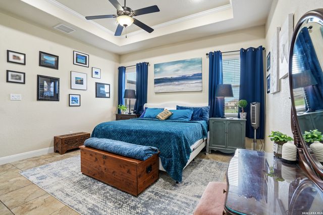 137 FAIRWAY DR, Floresville, TX 78114
