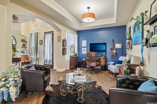 137 FAIRWAY DR, Floresville, TX 78114