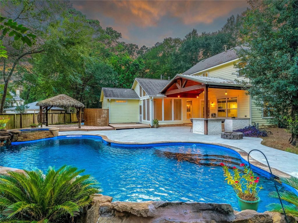 255 S Crimson Clover Court, The Woodlands, TX 77381