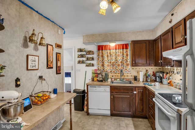 28 BRENTWOOD RD, Camp Hill, PA 17011