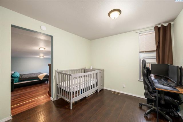 406 S Fir St, Kennewick, WA 99336