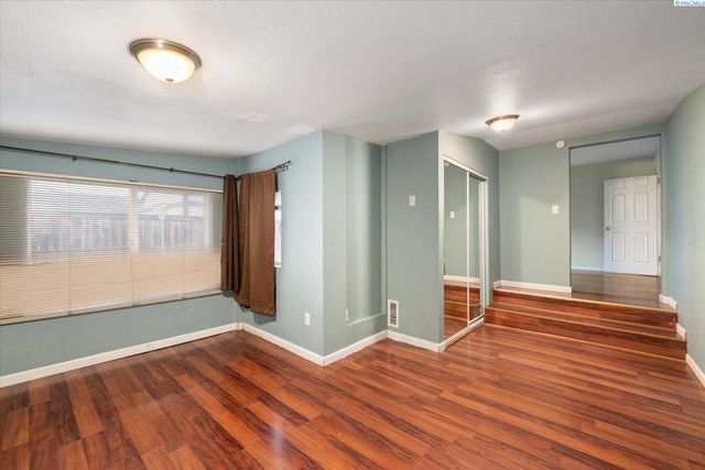 406 S Fir St, Kennewick, WA 99336