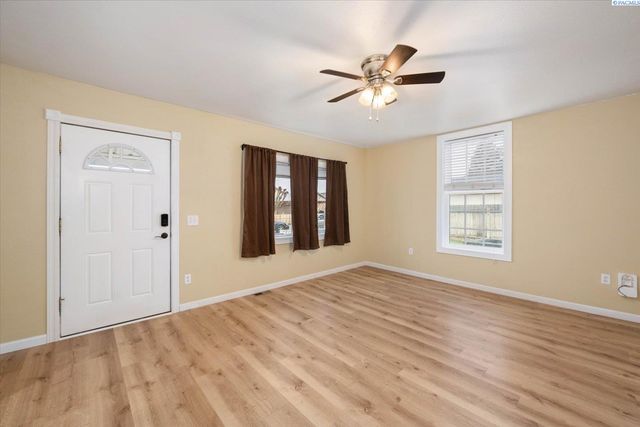 406 S Fir St, Kennewick, WA 99336