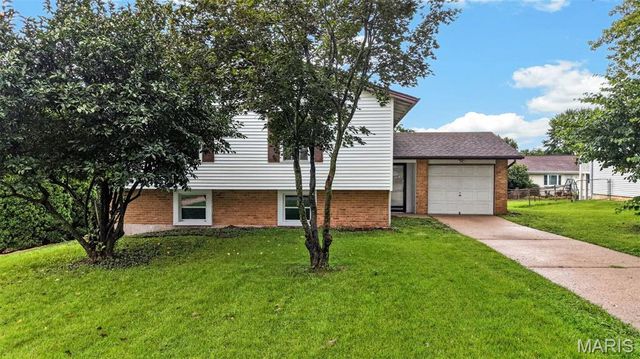 1523 Shadow Lane, St Charles, MO 63303