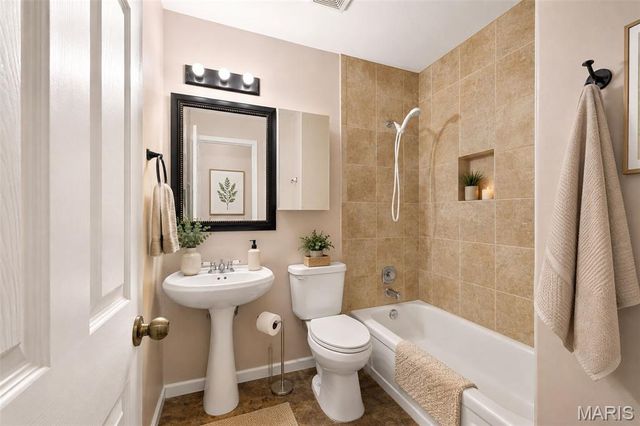 1523 Shadow Lane, St Charles, MO 63303