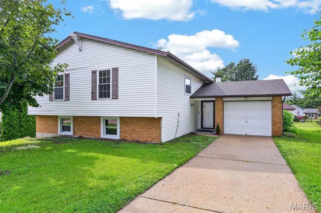1523 Shadow Lane, St Charles, MO 63303