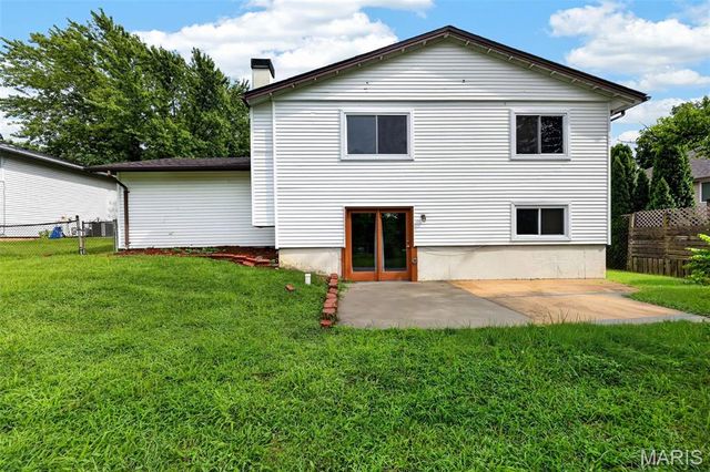 1523 Shadow Lane, St Charles, MO 63303