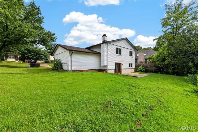1523 Shadow Lane, St Charles, MO 63303