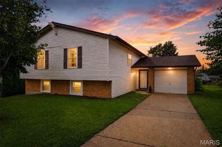 1523 Shadow Lane, St Charles, MO 63303