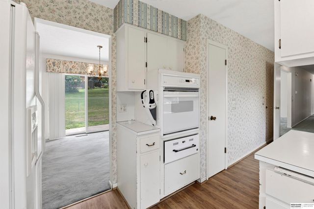 11303 Oakland Drive, Papillion, NE 68133