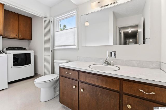 11303 Oakland Drive, Papillion, NE 68133