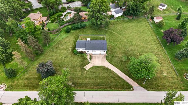 11303 Oakland Drive, Papillion, NE 68133