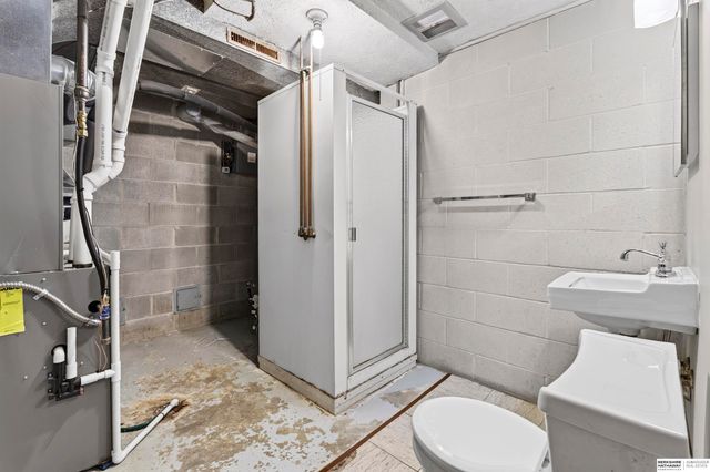 11303 Oakland Drive, Papillion, NE 68133