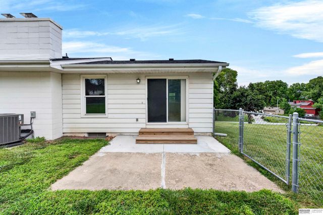 11303 Oakland Drive, Papillion, NE 68133