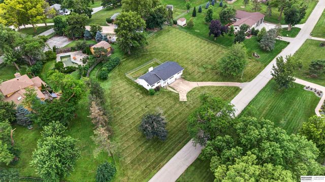 11303 Oakland Drive, Papillion, NE 68133