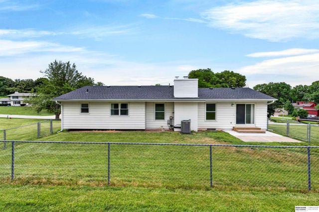11303 Oakland Drive, Papillion, NE 68133