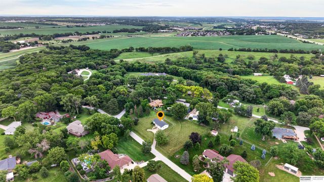 11303 Oakland Drive, Papillion, NE 68133