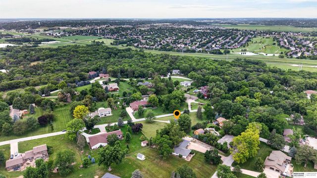 11303 Oakland Drive, Papillion, NE 68133