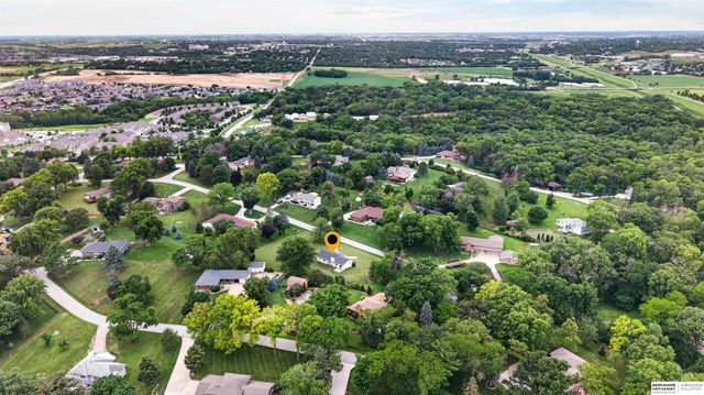 11303 Oakland Drive, Papillion, NE 68133