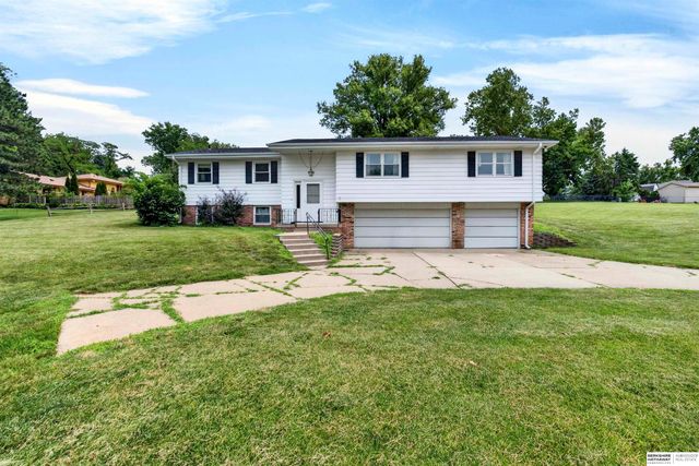 11303 Oakland Drive, Papillion, NE 68133