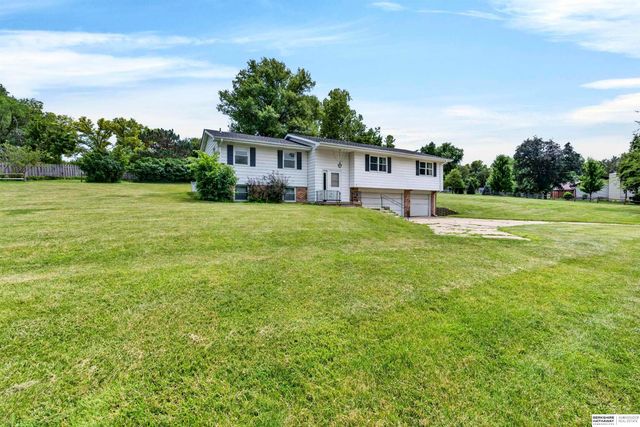 11303 Oakland Drive, Papillion, NE 68133