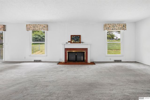11303 Oakland Drive, Papillion, NE 68133