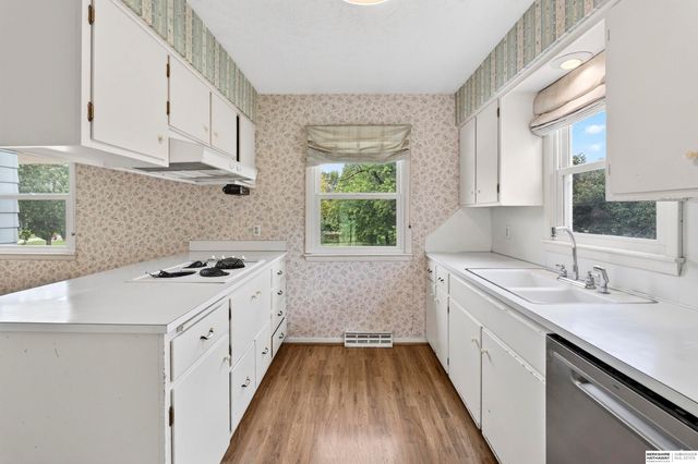 11303 Oakland Drive, Papillion, NE 68133