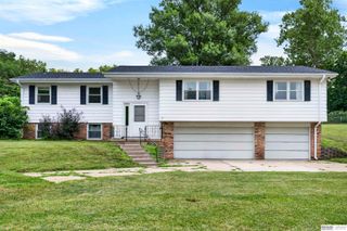 11303 Oakland Drive, Papillion, NE 68133
