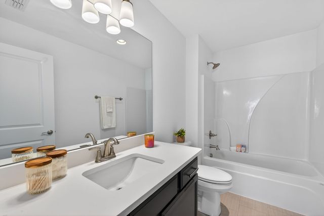 2408 Stonecenter Ln, Murfreesboro, TN 37128