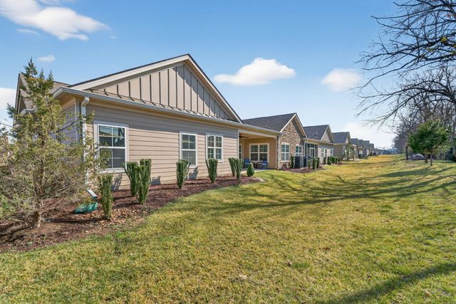 2408 Stonecenter Ln, Murfreesboro, TN 37128