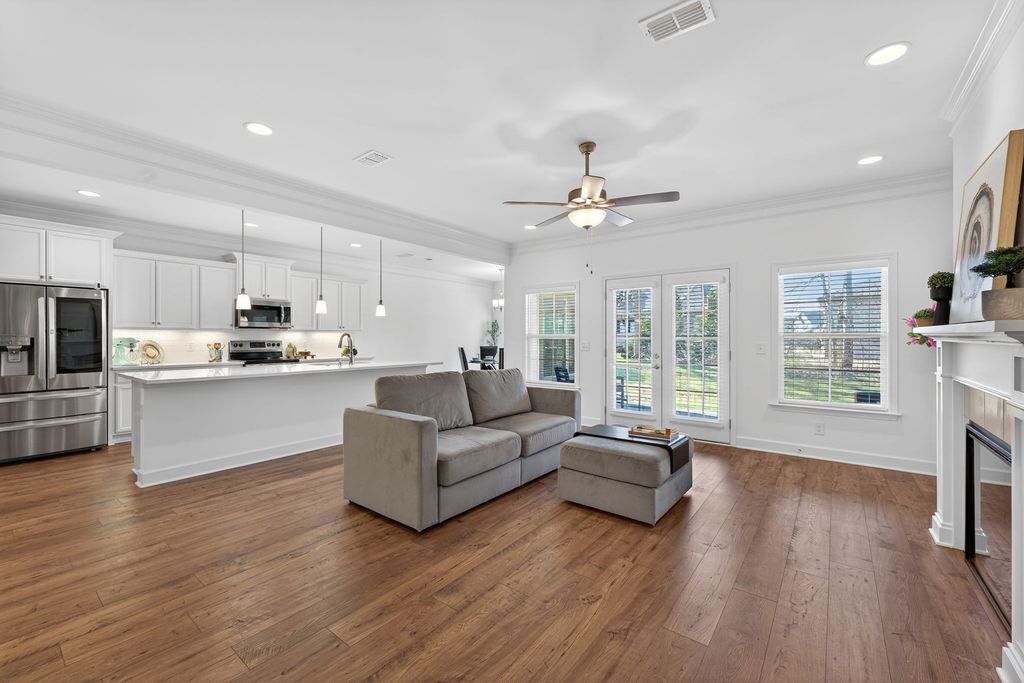 2408 Stonecenter Ln, Murfreesboro, TN 37128