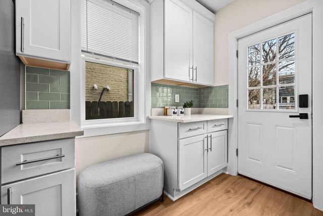 1742 L ST NE, Washington, DC 20002