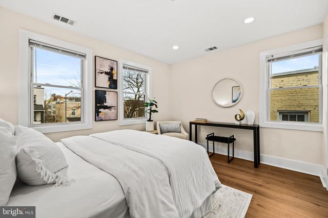 1742 L ST NE, Washington, DC 20002