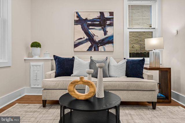 1742 L ST NE, Washington, DC 20002