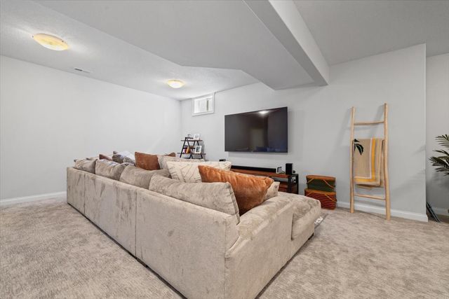296 S 82nd Street, West Des Moines, IA 50266