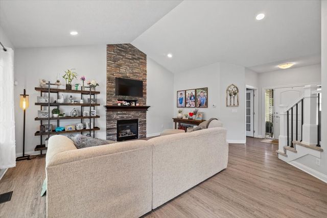 296 S 82nd Street, West Des Moines, IA 50266