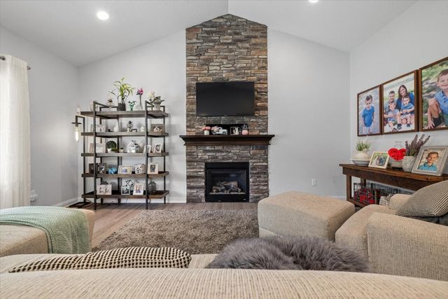 296 S 82nd Street, West Des Moines, IA 50266