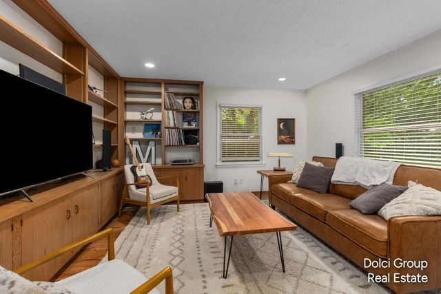 2115 Romence Street NE, Grand Rapids, MI 49503